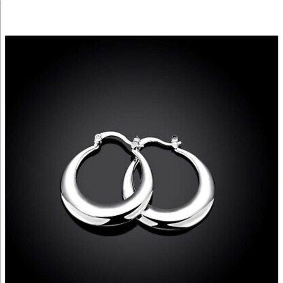 New beautiful Silver Earrings - Picture 2 of 3